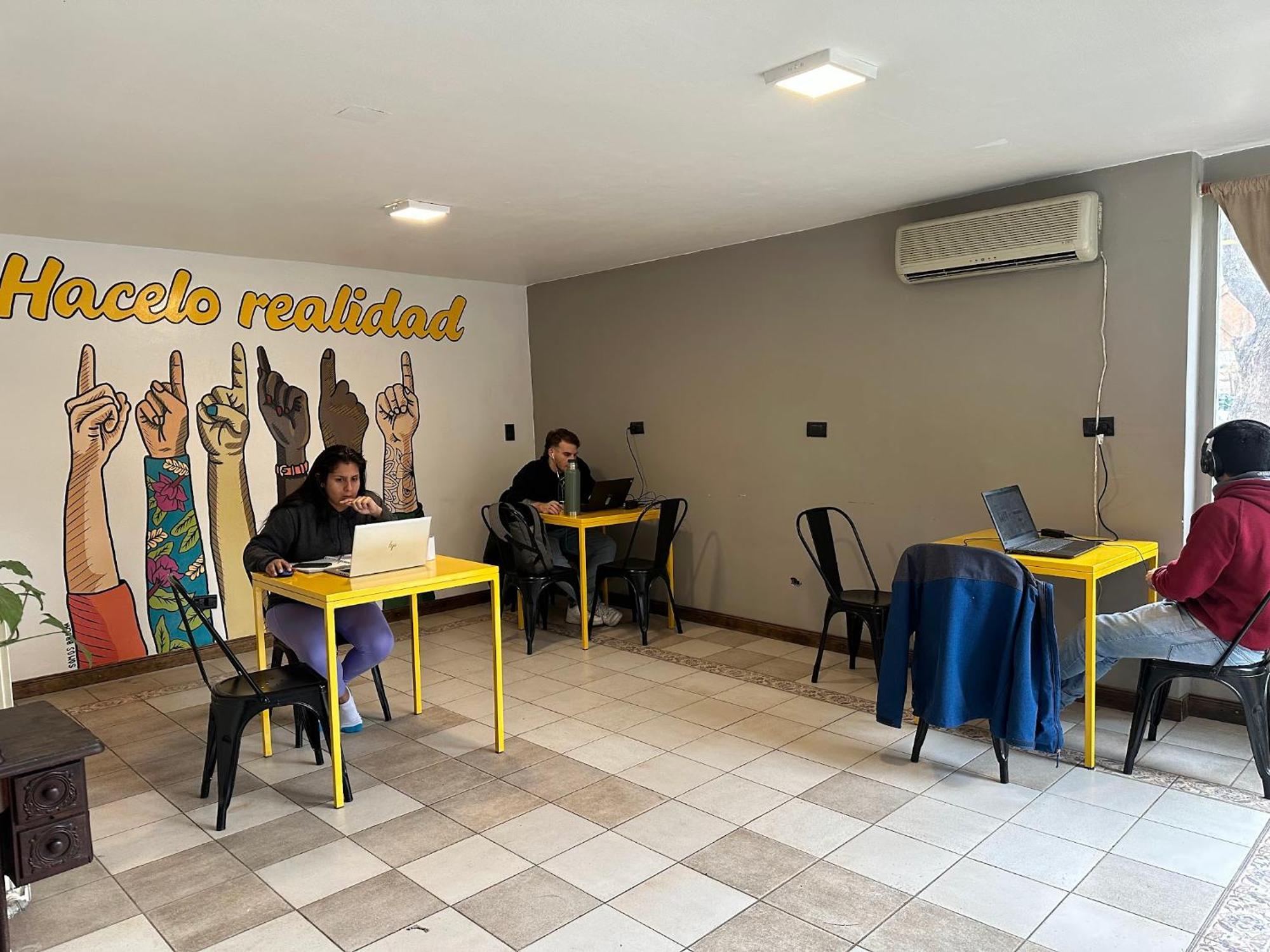 Hostal Gorilla *