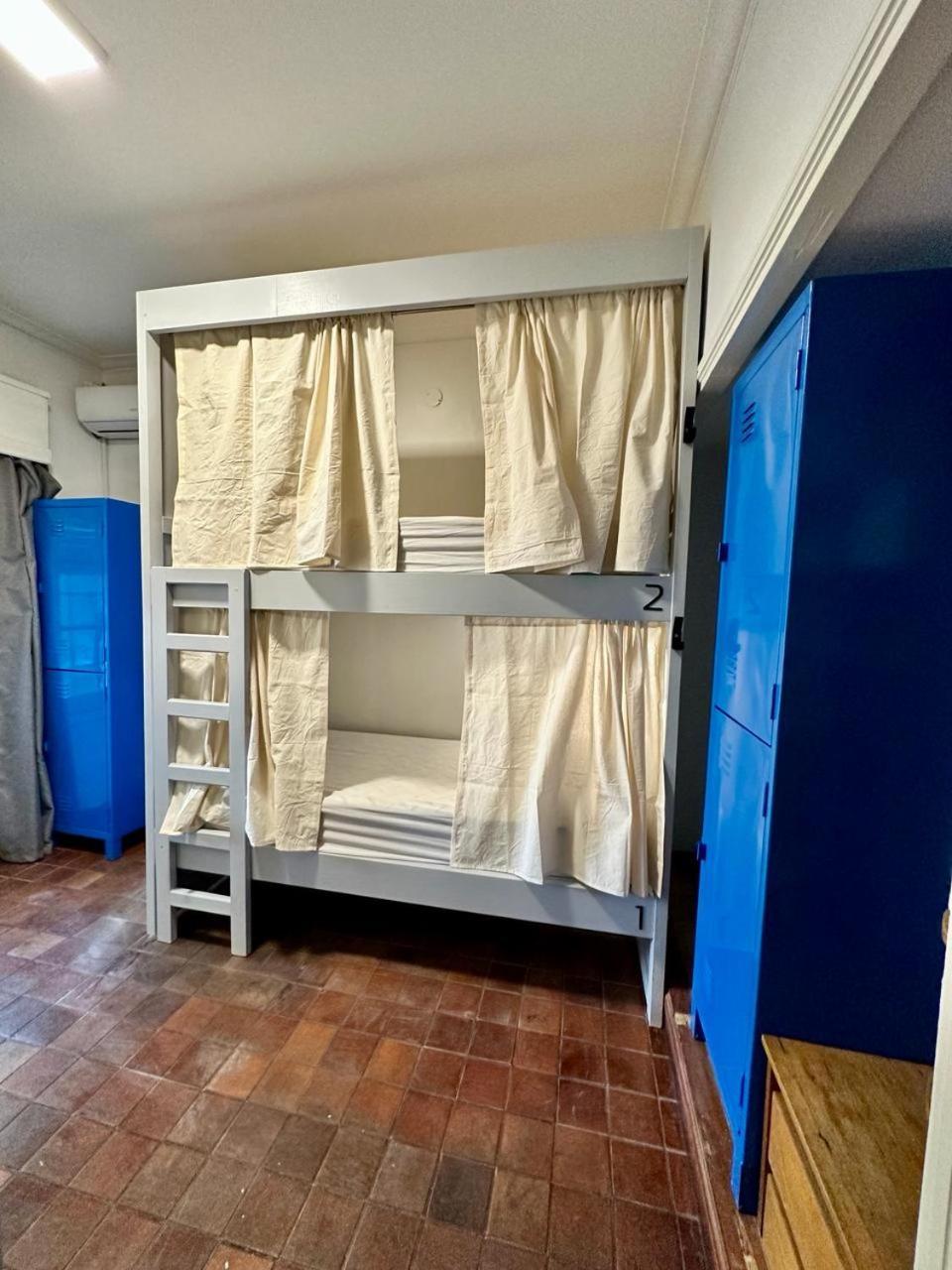 Gorilla Hostel *